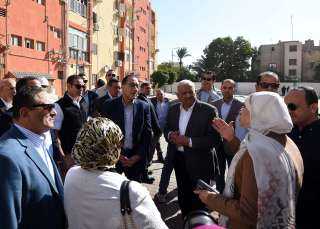 رئيس الوزراء يتفقد منطقة مساكن...