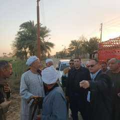 رئيس مدينة إهناسيا يتنقل بين...