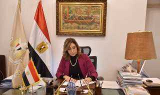 وزيرة الثقافة تعتمد تقرير مصر...