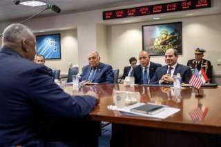 الرئيس السيسى يلتقى وزير الدفاع...