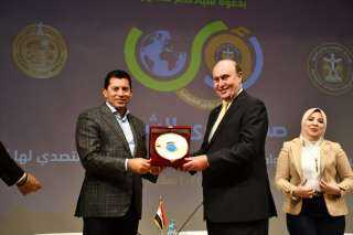 وزير الشباب والرياضة يشهد صالون...