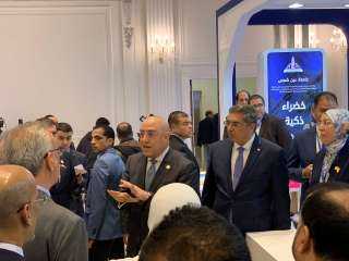 عاصم الجزار يفتتح معرض مشروعات...