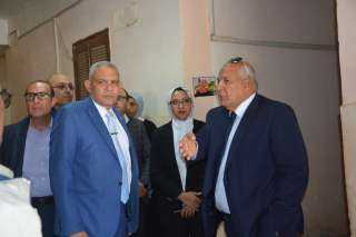 محافظ الوادي الجديد يستقبل وفد...