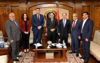 وزير التجارة يبحث مع وزير...