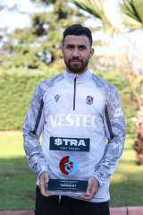 تريزيجيه يحصد جائزة أفضل لاعب...