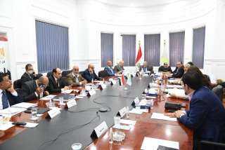 رئيس مجلس إدارة الشركة القابضة...