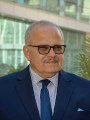 جامعة القاهرة تحتفل بعيد العلم...