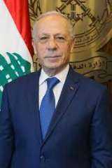 وزير دفاع لبنان يجمد تراخيص...