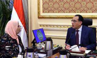 رئيس الوزراء يتابع مع وزيرة...