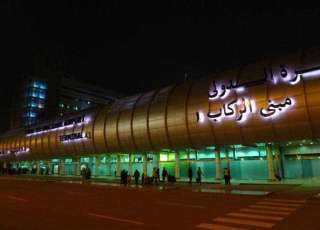 جمارك المطار تضبط راكبا حاول...