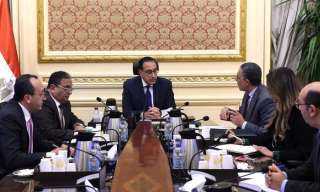 مصطفى مدبولي يتابع مع رئيس...