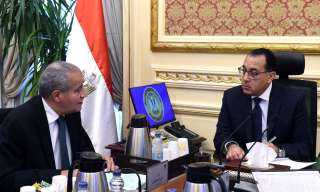 رئيس الوزراء يتابع مع وزير...
