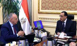 رئيس الوزراء يتابع مع وزير...