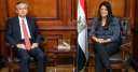 رانيا المشاط تناقش مع سفير...