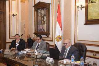 الخشت يوجه بتطبيق مواصفات الورقة...