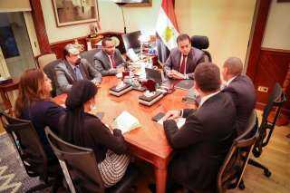 وزير الصحة يستقبل مدير شركة...