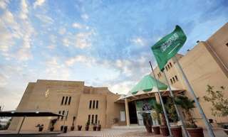 استمرار الدراسة عن بُعد بعدة...