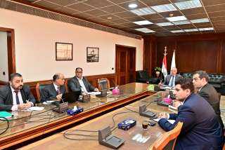وزير الرى يتابع موقف مشروعات...