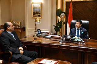 وزير الرياضة يلتقى  مجلس...