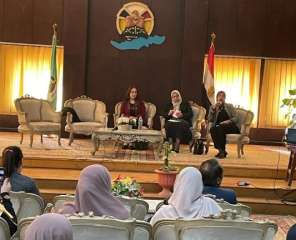 السفيرة نائلة جبر تعقد ندوة...