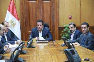 وزير الصحة يرأس غرفة الأزمات...