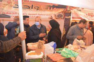 محافظ القليوبية يتفقد ميدانياً معرض...