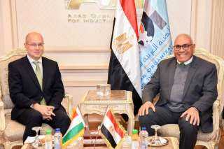 رئيس الهيئة العربية للتصنيع يبحث...