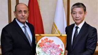 وزير الطيران يبحث تعزيز التعاون...