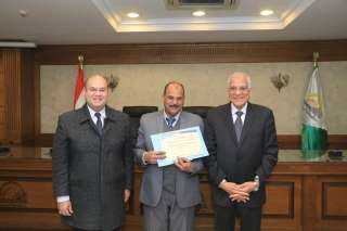 محافظ الجيزة يكرم المتميزين من...