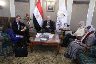 وزير التعليم العالي يستقبل ممثل...
