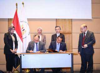 توقيع وثيقة بين جهاز شئون...
