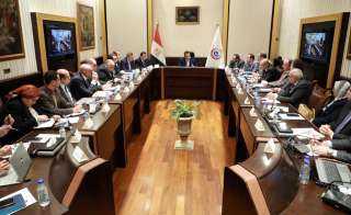 وزير الصحة يوجه قيادات الوزارة...