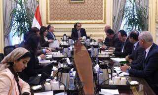 رئيس الوزراء يتابع آليات الإسراع...