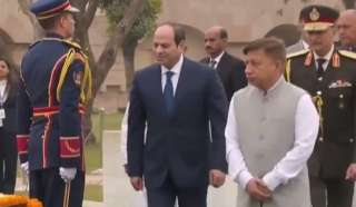 الرئيس السيسي يزور ضريح المهاتما...