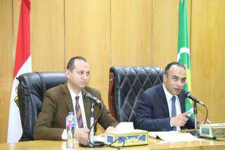 نائب محافظ المنيا يعقد الاجتماع...