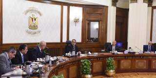 رئيس الوزراء يتابع الموقف التنفيذي...