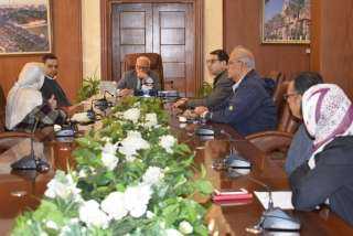 محافظ بورسعيد يستعرض مستجدات أعمال...