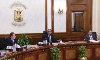 رئيس الوزراء يتابع موقف تطبيق...