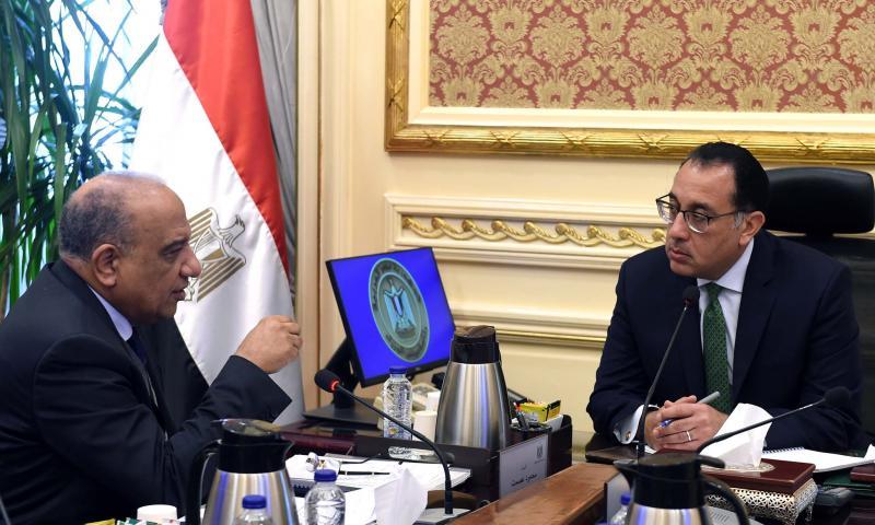 مدبولي يجتمع مع وزير قطاع الأعمال