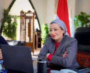 وزيرة البيئة تناقش مع ممثلي...
