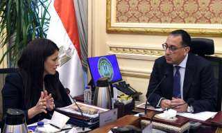 رئيس الوزراء يبحث مع وزيرة...