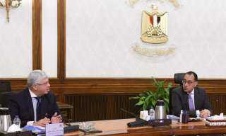 رئيس الوزراء يتابع مع وزير...