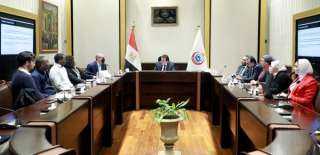 وزير الصحة يبحث مع وفد...