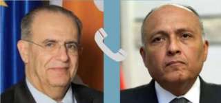 وزير الخارجية يتلقى اتصالاً هاتفياً...