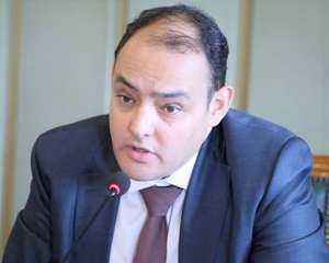 وزير الصناعة يبحث الاستفادة من...