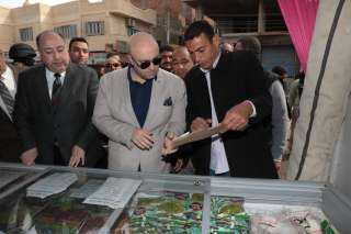 محافظ بني سويف يتفقد معرض...
