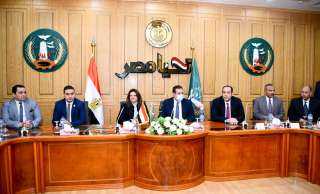 وزيرة الهجرة ومحافظ المنوفية يشهدان...