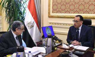 رئيس الوزراء يتابع مع وزير...