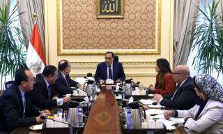 رئيس الوزراء يجتمع بوزير المالية...
