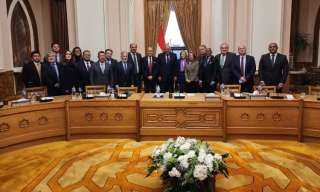 وزير الخارجية يلتقي سفراء دول...